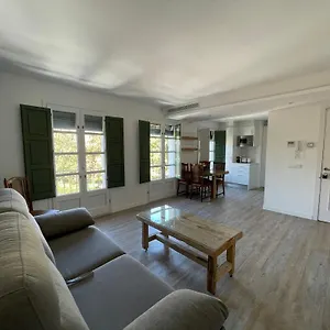 modern-apartment-in-the-heart-of-old-town-girona.topcostabravahotels.com/